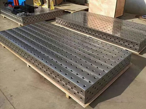 Metal made welded table